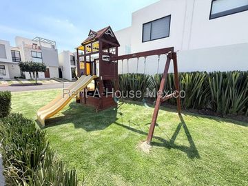 Departamento en Renta en Senzi Zibatá Queretaro | piso 3 | Elevador | 3 recamaras | 2 baños | Balcón con vista al valle