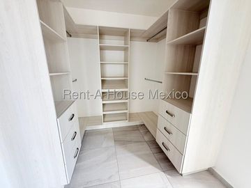 Departamento en Renta en Senzi Zibatá Queretaro | piso 3 | Elevador | 3 recamaras | 2 baños | Balcón con vista al valle