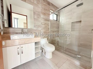 Departamento en Renta en Senzi Zibatá Queretaro | piso 3 | Elevador | 3 recamaras | 2 baños | Balcón con vista al valle