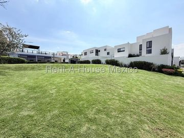 Departamento en Renta en Senzi Zibatá Queretaro | piso 3 | Elevador | 3 recamaras | 2 baños | Balcón con vista al valle