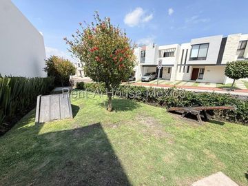 Departamento en Renta en Senzi Zibatá Queretaro | piso 3 | Elevador | 3 recamaras | 2 baños | Balcón con vista al valle