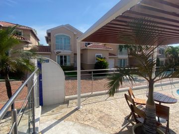 VENDO CASA EN CASTELLANA DE OPORTUNIDAD
