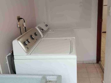 Renta Departamento Amueblado Frente al Tec