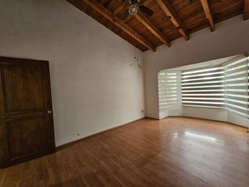 BALCONES JURIQUILLA EXCELENTE RESIDENCIA EN UN SOLO NIVEL RENTA Y VENTA 673M2 DE TERRENO Y  423 M2 DE CONSTRUCCIÓN