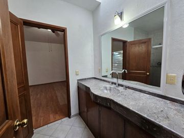 BALCONES JURIQUILLA EXCELENTE RESIDENCIA EN UN SOLO NIVEL RENTA Y VENTA 673M2 DE TERRENO Y  423 M2 DE CONSTRUCCIÓN