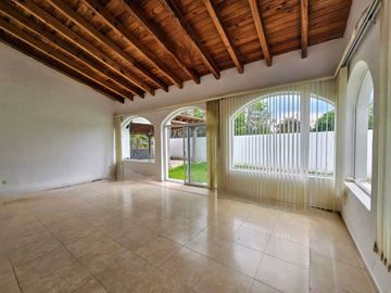 BALCONES JURIQUILLA EXCELENTE RESIDENCIA EN UN SOLO NIVEL RENTA Y VENTA 673M2 DE TERRENO Y  423 M2 DE CONSTRUCCIÓN