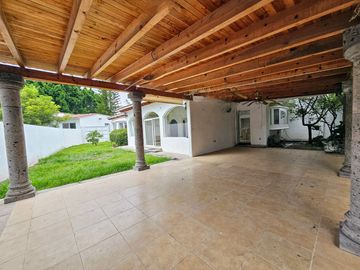 BALCONES JURIQUILLA EXCELENTE RESIDENCIA EN UN SOLO NIVEL RENTA Y VENTA 673M2 DE TERRENO Y  423 M2 DE CONSTRUCCIÓN