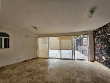 BALCONES JURIQUILLA EXCELENTE RESIDENCIA EN UN SOLO NIVEL RENTA Y VENTA 673M2 DE TERRENO Y  423 M2 DE CONSTRUCCIÓN