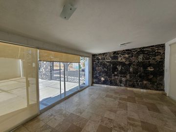 BALCONES JURIQUILLA EXCELENTE RESIDENCIA EN UN SOLO NIVEL RENTA Y VENTA 673M2 DE TERRENO Y  423 M2 DE CONSTRUCCIÓN