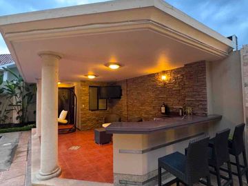 alquilo casa en urbanización exclusiva vía a la costa