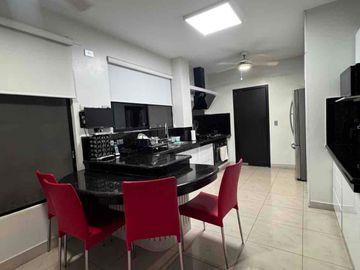 alquilo casa en urbanización exclusiva vía a la costa
