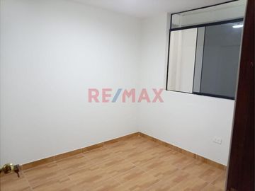 Casa De 3 Pisos En Estreno En Puente Piedra