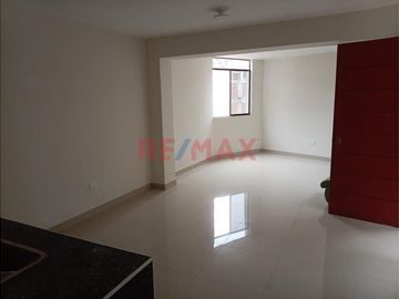 Casa De 3 Pisos En Estreno En Puente Piedra