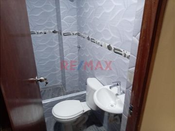 Casa De 3 Pisos En Estreno En Puente Piedra