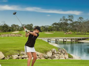 Casa con alberca privada, casa club, Yucatán Country Club, en venta