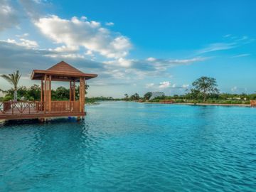 Casa con alberca privada, casa club, Yucatán Country Club, en venta