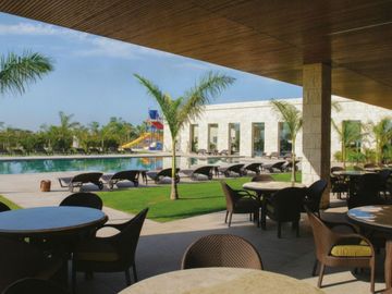 Casa con alberca privada, casa club, Yucatán Country Club, en venta