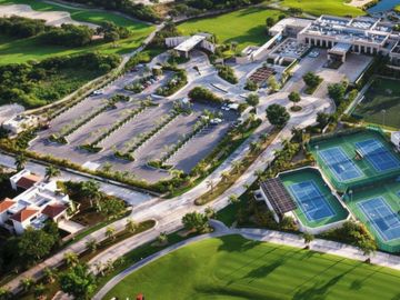 Casa con alberca privada, casa club, Yucatán Country Club, en venta
