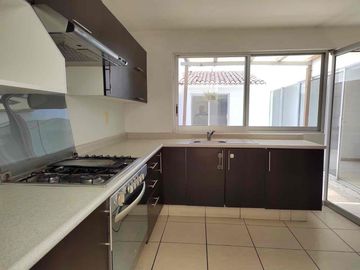 CUMBRES DEL LAGO JURIQUILLA CASA EN RENTA DE UN SOLO NIVEL 3 RECÁMARAS CUARTO DE SERVICIO