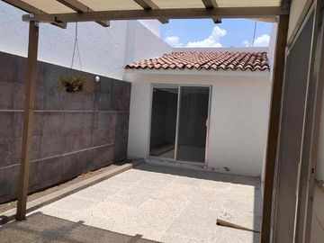CUMBRES DEL LAGO JURIQUILLA CASA EN RENTA DE UN SOLO NIVEL 3 RECÁMARAS CUARTO DE SERVICIO