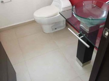PUNTA JURIQUILLA CASA EN RENTA 3 RECÁMARAS CON BAÑO CUARTO DE SERVICIO