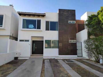 PUNTA JURIQUILLA CASA EN RENTA 3 RECÁMARAS CON BAÑO CUARTO DE SERVICIO