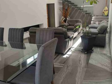 VENTA CASA REMODELADA LAS ALAMEDAS