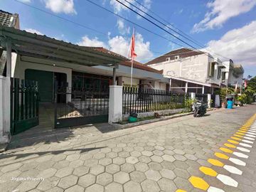 TANAH STRATEGIS BONUS BANGUNAN DI POGUNG BARU DEKAT  KAMPUS UGM, UNY & PAKUWON MALL