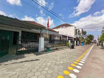 TANAH STRATEGIS BONUS BANGUNAN DI POGUNG BARU DEKAT  KAMPUS UGM, UNY & PAKUWON MALL