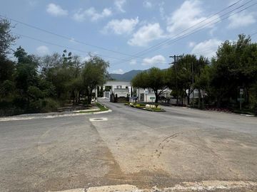Terreno en Venta en Zona Sur (Privada Los Franciscanos) en Santiago Nuevo León