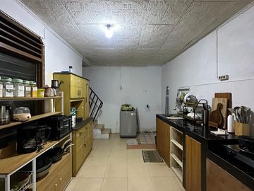 RUMAH LAMA TERAWAT LOKASI STRATEGIS DEKAT MALL KOTA KASABLANKA di TEBET JAKARTA SELATAN