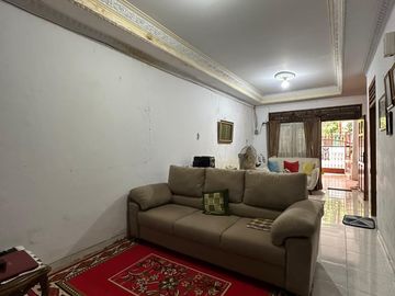 RUMAH LAMA TERAWAT LOKASI STRATEGIS DEKAT MALL KOTA KASABLANKA di TEBET JAKARTA SELATAN