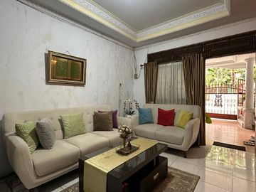RUMAH LAMA TERAWAT LOKASI STRATEGIS DEKAT MALL KOTA KASABLANKA di TEBET JAKARTA SELATAN