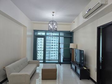 Spacious 1 Bedroom with Balcony For Rent 8 Forbestown Road Bgc Taguig