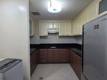 Spacious 1 Bedroom with Balcony For Rent 8 Forbestown Road Bgc Taguig