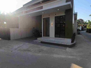 DIJUAL RUMAH BARU SIAP HUNI DI BARAT PASAR CEBONGAN