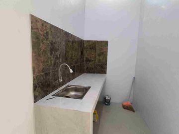 DIJUAL RUMAH BARU SIAP HUNI DI BARAT PASAR CEBONGAN