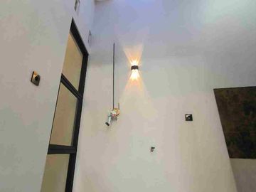 DIJUAL RUMAH BARU SIAP HUNI DI BARAT PASAR CEBONGAN