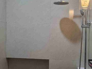 DISEWAKAN RUMAH FULLFURNISH SIAP HUNI DALAM PERUMAHAN WIKA