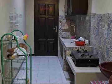 DISEWAKAN RUMAH FULLFURNISH SIAP HUNI DALAM PERUMAHAN WIKA