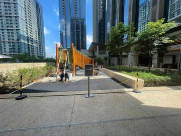 For Rent: 3BR with 2 Parking at The Seasons Residences for 260K/mo!