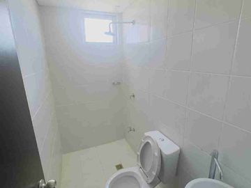 For Sale 2bedroom 38sqm San Lorenzo Place direct access to mrt 3 Maggalanes station near moa makati cbd naia