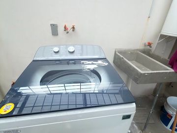 RENTA DE CASA AMUEBLADA EN VIÑEDOS 2 SALIDA LEON SILAO