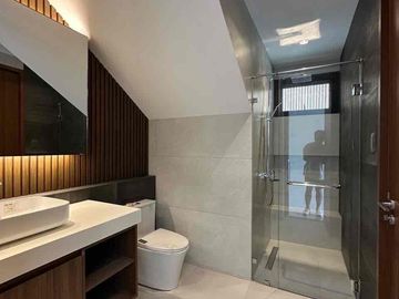 For Sale : Brand new Modern House in BF Homes Bayanihan Village