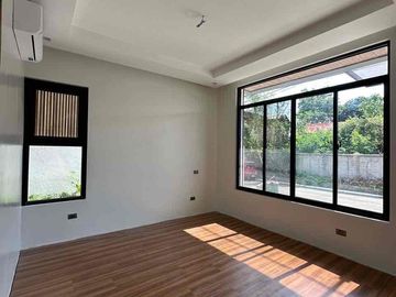 For Sale : Brand new Modern House in BF Homes Bayanihan Village