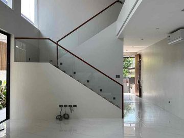 For Sale : Brand new Modern House in BF Homes Bayanihan Village