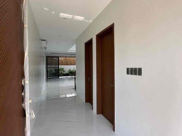 For Sale : Brand new Modern House in BF Homes Bayanihan Village