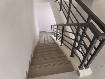 RUKO 2 LANTAI  MEDISON GRANDE GADING SERPONG LOKASI STRATEGIS COCOK UNTUK USAHA CAFE RESTO STUDIO KANTOR PARKIR LUAS AREA KOMERSIL