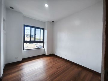 3-Storey Townhouse with Attic in Holy Spirit QC | 2-Car Garage -AJCQ