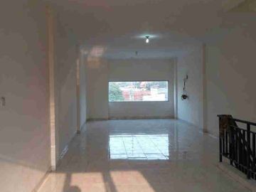 Sewa / jual Ruko komersil 4 lantai Ciputat ( cocok utk F & B - kantor - klinik kecantikan dll ) Tangerang selatan